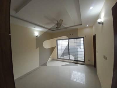 ڈی ایچ اے 11 رہبر لاہور میں 4 کمروں کا 5 مرلہ مکان 80.0 ہزار میں کرایہ پر دستیاب ہے۔