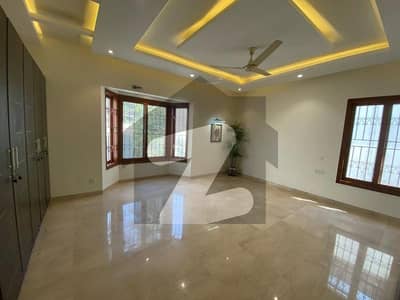 Prime Location 300 Square Yards Spacious Upper Portion Available In Al Hamra Society For Sale