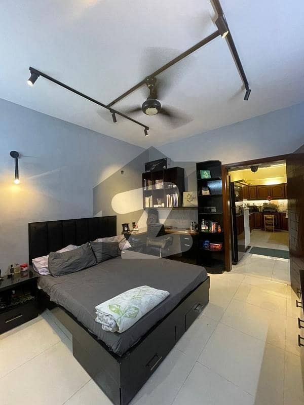 Flat For Grabs In 2000 Square Feet Bath Island