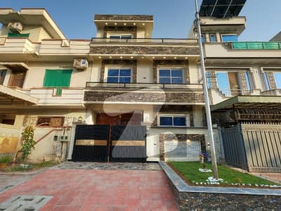 جی ۔ 13 اسلام آباد میں 4 کمروں کا 4 مرلہ مکان 4.5 کروڑ میں برائے فروخت۔