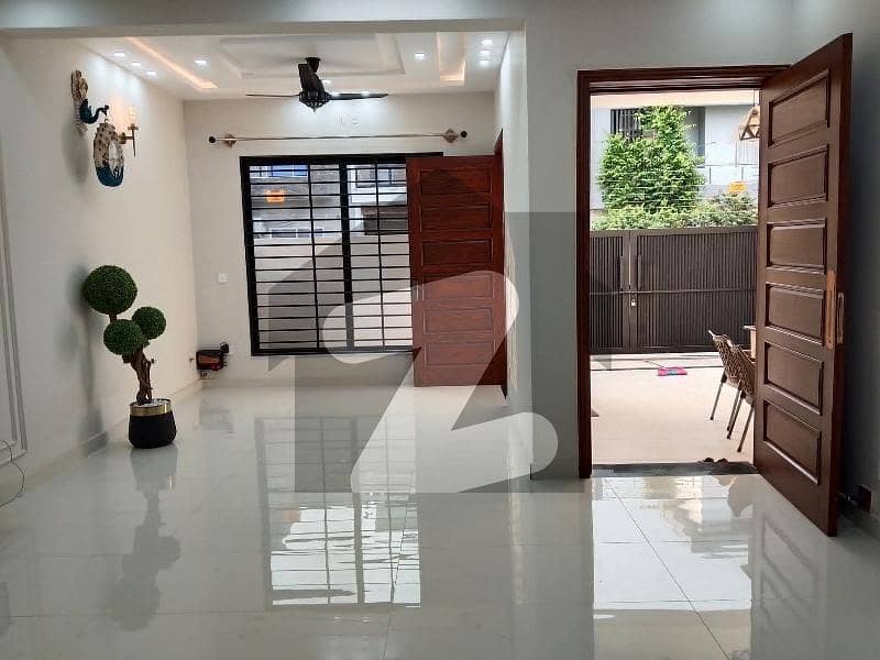 ڈی ۔ 12 اسلام آباد میں 4 کمروں کا 5 مرلہ مکان 5.75 کروڑ میں برائے فروخت۔