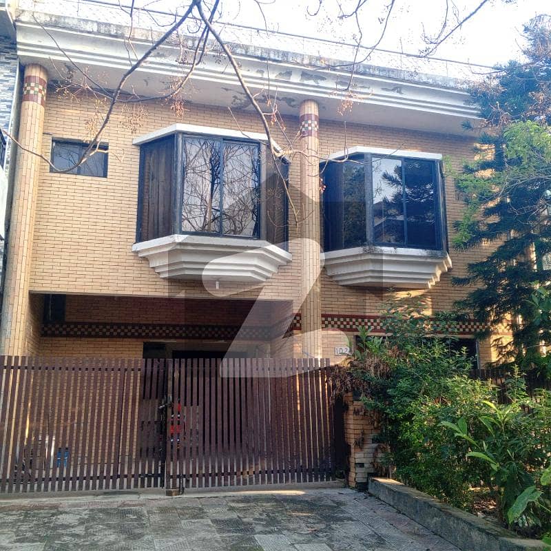 جی ۔ 9 اسلام آباد میں 4 کمروں کا 6 مرلہ مکان 5.0 کروڑ میں برائے فروخت۔