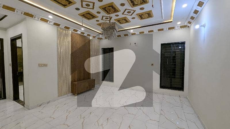 پیراگون سٹی لاہور میں 5 کمروں کا 10 مرلہ مکان 4.5 کروڑ میں برائے فروخت۔