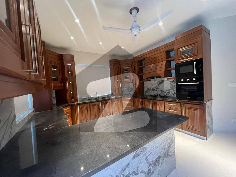 جی ۔ 9 اسلام آباد میں 4 کمروں کا 6 مرلہ مکان 7.0 کروڑ میں برائے فروخت۔