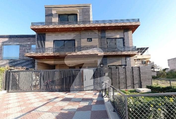 14 Marla Prime Location House For Sale 14 Marla Prime Location House For Sale