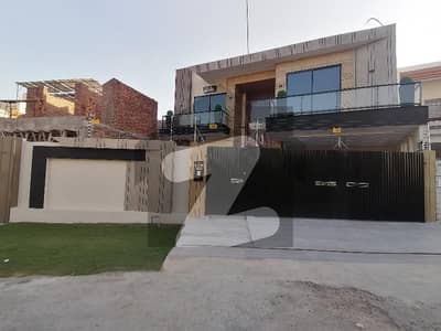 واپڈا ٹاؤن فیز 2 - بلاک آر واپڈا ٹاؤن فیز 2,واپڈا ٹاؤن,ملتان میں 6 کمروں کا 1 کنال مکان 6.75 کروڑ میں برائے فروخت۔