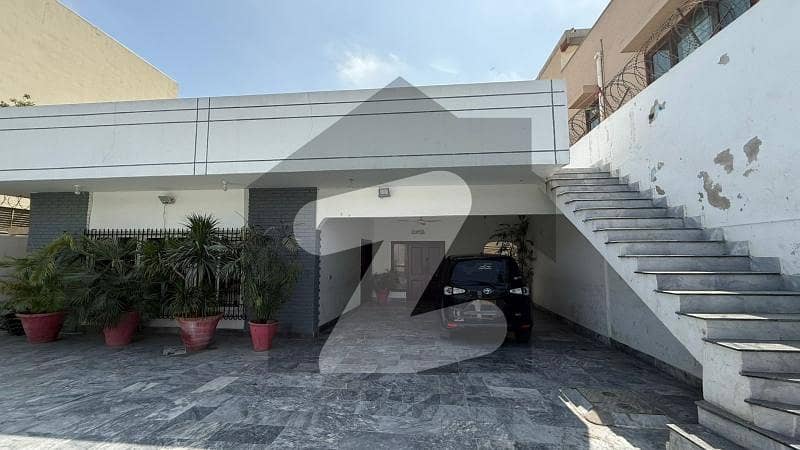 ڈی ایچ اے فیز 5 ڈی ایچ اے ڈیفینس,کراچی میں 5 کمروں کا 1 کنال مکان 12.3 کروڑ میں برائے فروخت۔