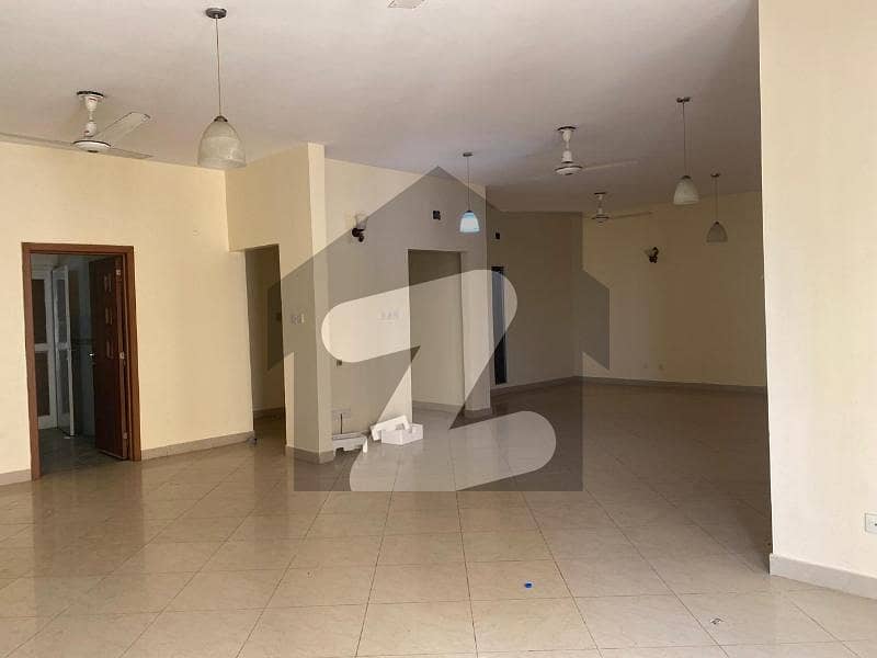 Creek Vista Apartment For Rent. 3 Bed