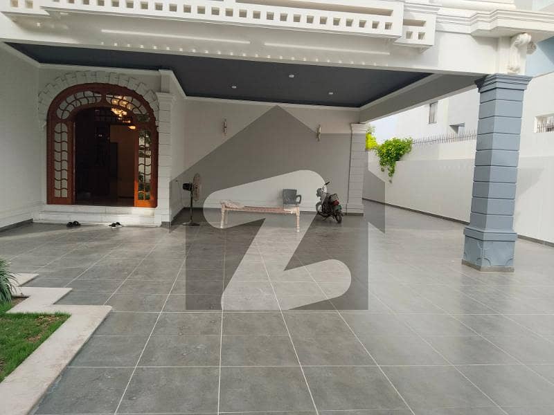 1000 Yards Well Maintained Bungalow For Sale