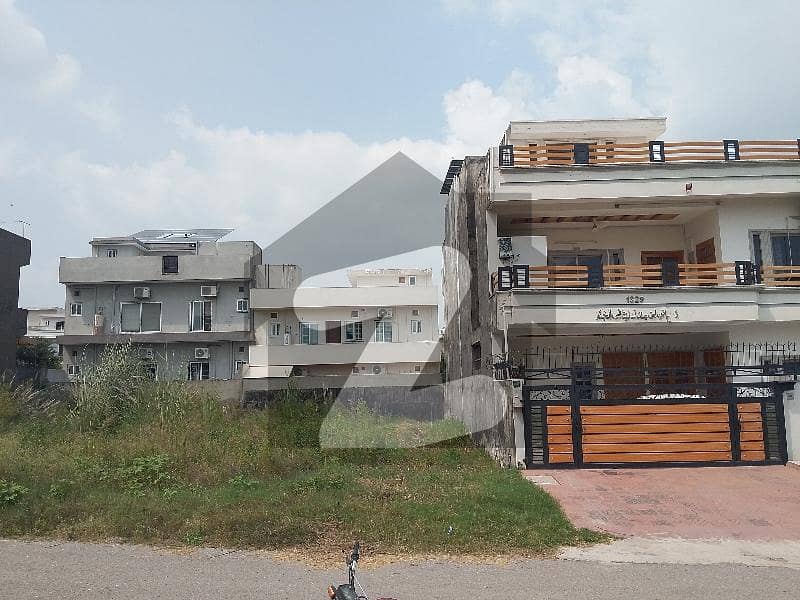 ڈی ۔ 12 اسلام آباد میں 11 مرلہ رہائشی پلاٹ 5.25 کروڑ میں برائے فروخت۔ ڈی ۔ 12 اسلام آباد میں 11 مرلہ رہائشی پلاٹ 5.25 کروڑ میں برائے فروخت۔