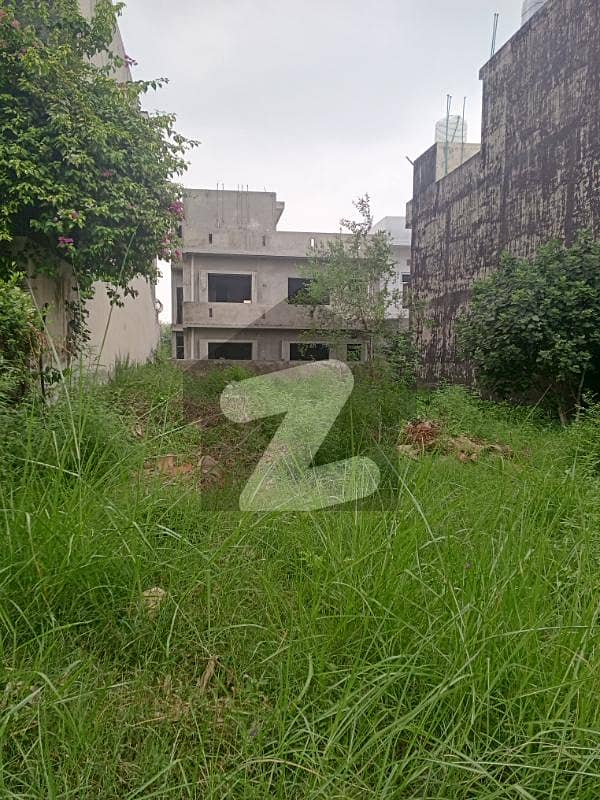 ڈی ۔ 12/3 ڈی ۔ 12,اسلام آباد میں 10 مرلہ رہائشی پلاٹ 8.3 کروڑ میں برائے فروخت۔