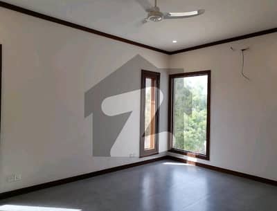 Prominently-Located Prime Location Upper Portion Available In Federal B Area - Block 12 For rent