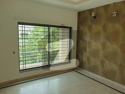 ڈی ایچ اے فیز 5 ڈیفنس (ڈی ایچ اے),لاہور میں 3 کمروں کا 1 کنال بالائی پورشن 1.1 لاکھ میں کرایہ پر دستیاب ہے۔