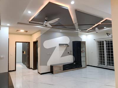 1 Kanal Beautiful Upper Portion Available For Rent