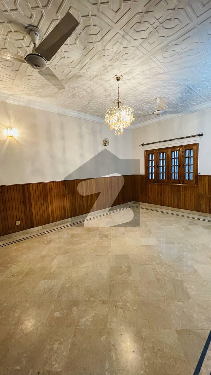 جی ۔ 10 اسلام آباد میں 5 کمروں کا 16 مرلہ مکان 2.9 لاکھ میں کرایہ پر دستیاب ہے۔