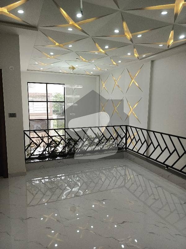 ایڈن ایگزیکیٹو ایڈن گارڈنز,فیصل آباد میں 4 کمروں کا 5 مرلہ مکان 1.96 کروڑ میں برائے فروخت۔