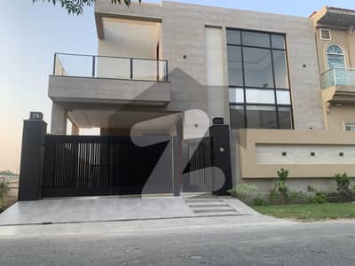 8 MARLA ULTRA MODERN DESIGN BRAND NEW HOUSE IS AVAILABLE FOR SALE