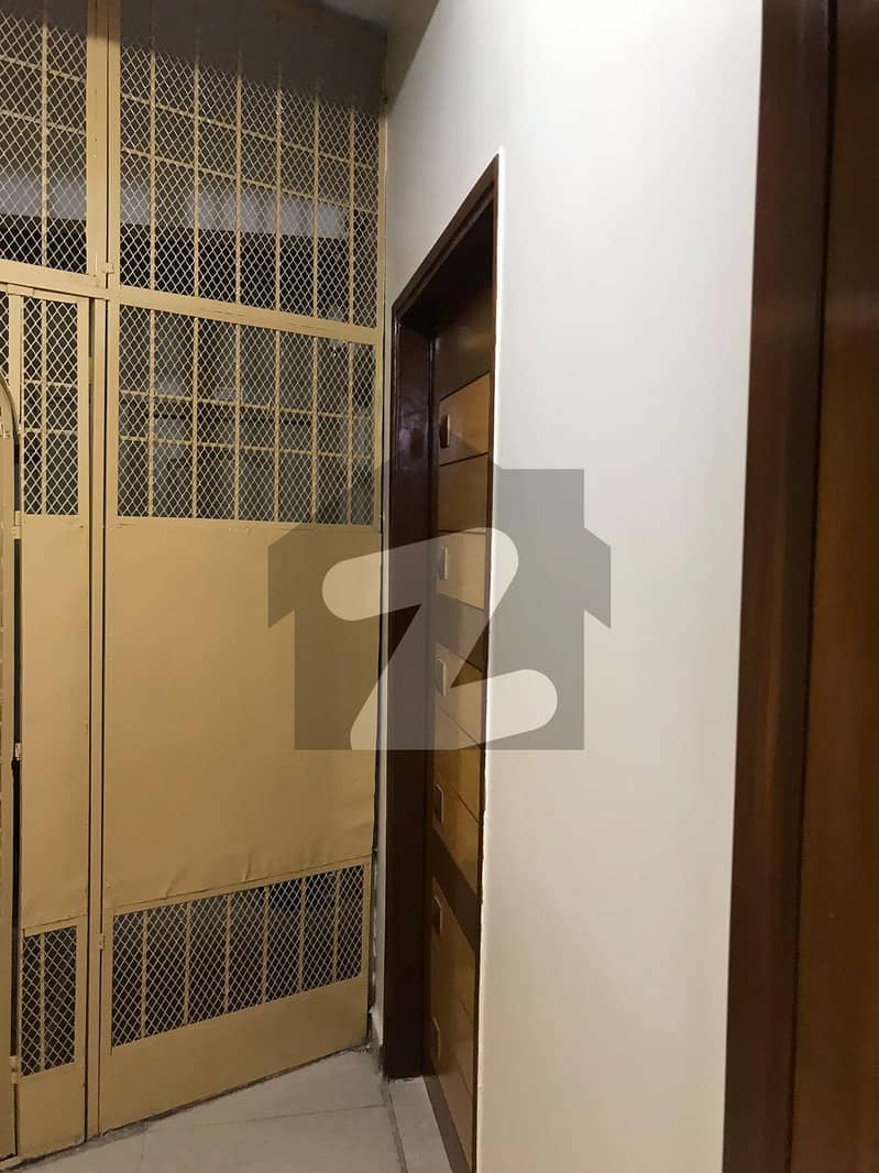 گلشنِ اقبال - بلاک 13 اے گلشنِ اقبال,گلشنِ اقبال ٹاؤن,کراچی میں 3 کمروں کا 6 مرلہ فلیٹ 1.4 کروڑ میں برائے فروخت۔