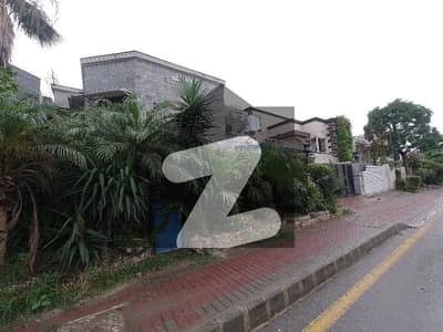 بحریہ ٹاؤن اسلام آباد میں 8 کمروں کا 1 کنال مکان 6.5 لاکھ میں کرایہ پر دستیاب ہے۔