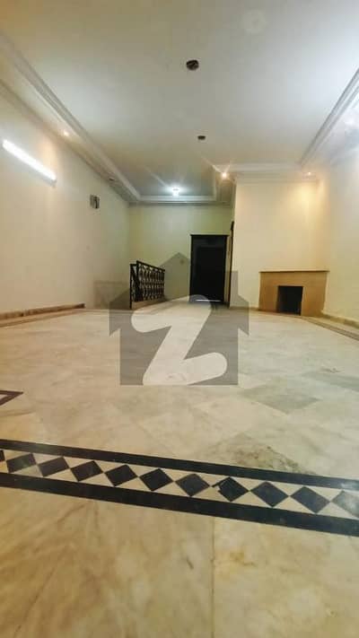 10 Marla House Available For Rent In Mustafa Town