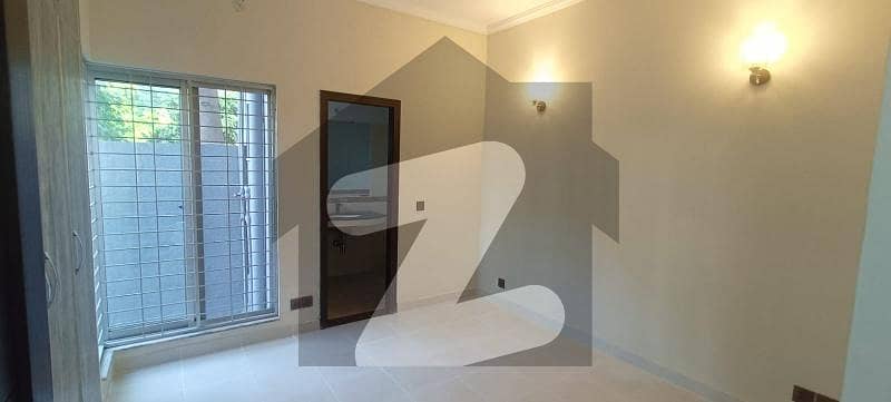 ڈیوائن گارڈنز لاہور میں 4 کمروں کا 10 مرلہ مکان 3.5 کروڑ میں برائے فروخت۔