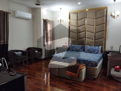 ONLY 8 YEAR OLD WEST OPEN 500YARD STREET HOUSE FOR SALE IN DHA PHASE 8