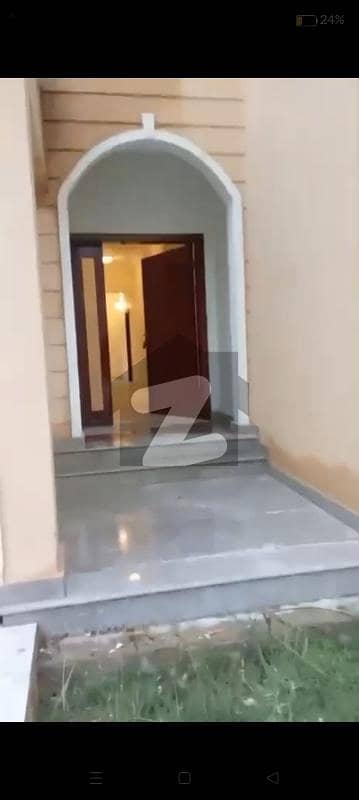 Precinct 35 Villas For Rent On Street 18