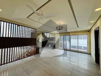 ایف ۔ 7 اسلام آباد میں 6 کمروں کا 1 کنال مکان 14.0 لاکھ میں کرایہ پر دستیاب ہے۔