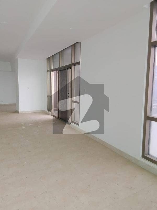3-Beds Luxurious Apartment For Rent 3-Beds Luxurious Apartment For Rent