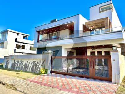Beautiful One Kanal 7 Bed Rooms House Available For Sale , Close To Masjid