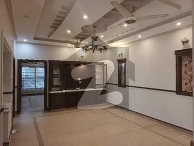 10 Marla House Available For Rent