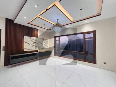 ڈی ایچ اے فیز 8 ڈی ایچ اے ڈیفینس,کراچی میں 6 کمروں کا 1 کنال مکان 22.0 کروڑ میں برائے فروخت۔