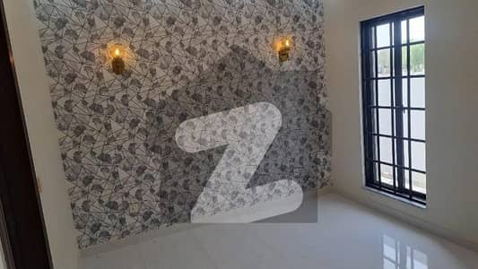 FACING PARK 10 MARLA HOUSE FOR SALE