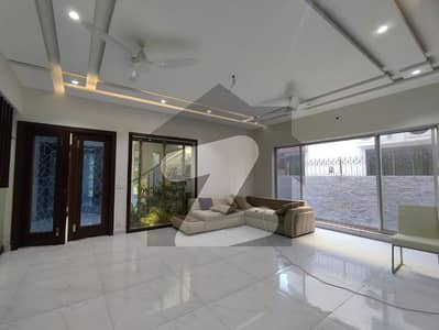 ڈی ایچ اے فیز 5 ڈیفنس (ڈی ایچ اے),لاہور میں 5 کمروں کا 1 کنال مکان 3.1 لاکھ میں کرایہ پر دستیاب ہے۔