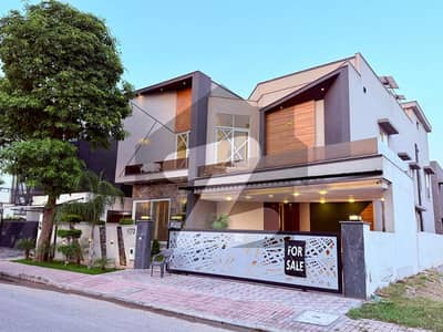 بحریہ ٹاؤن فیز 4 بحریہ ٹاؤن راولپنڈی,راولپنڈی میں 5 کمروں کا 1 کنال مکان 12.5 کروڑ میں برائے فروخت۔