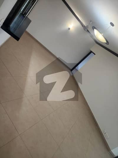 زمزمہ کراچی میں 4 کمروں کا 13 مرلہ فلیٹ 6.5 کروڑ میں برائے فروخت۔
