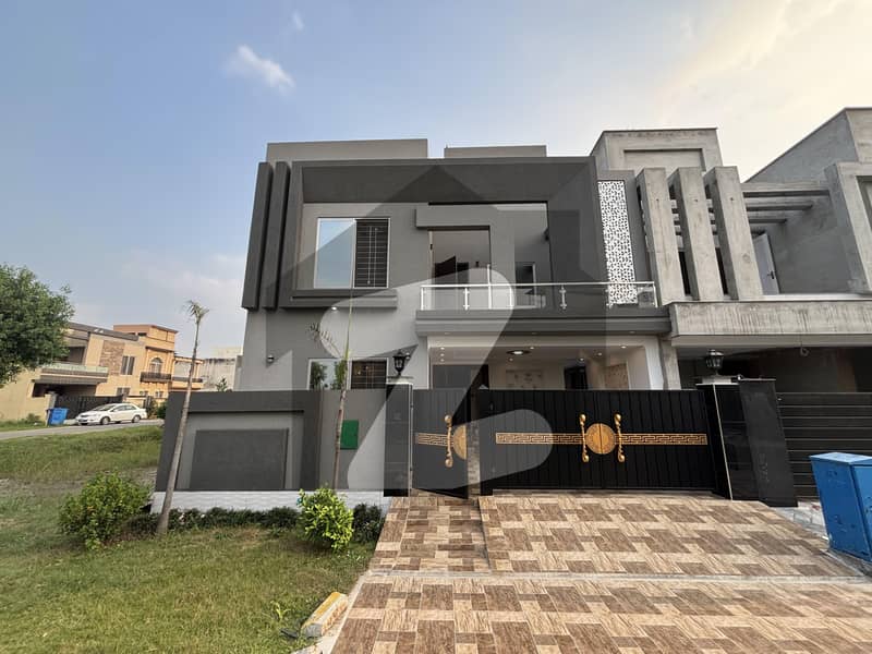 8 Marla House Available For Sale