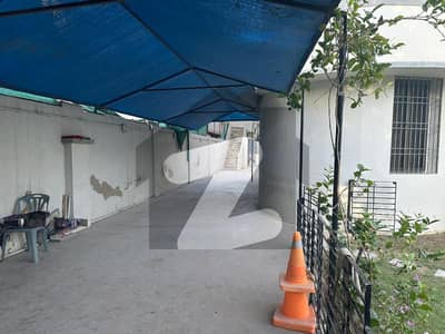 1000 yard G+1 Bangalow on Main Razi Road for any Type of Commercial Activity