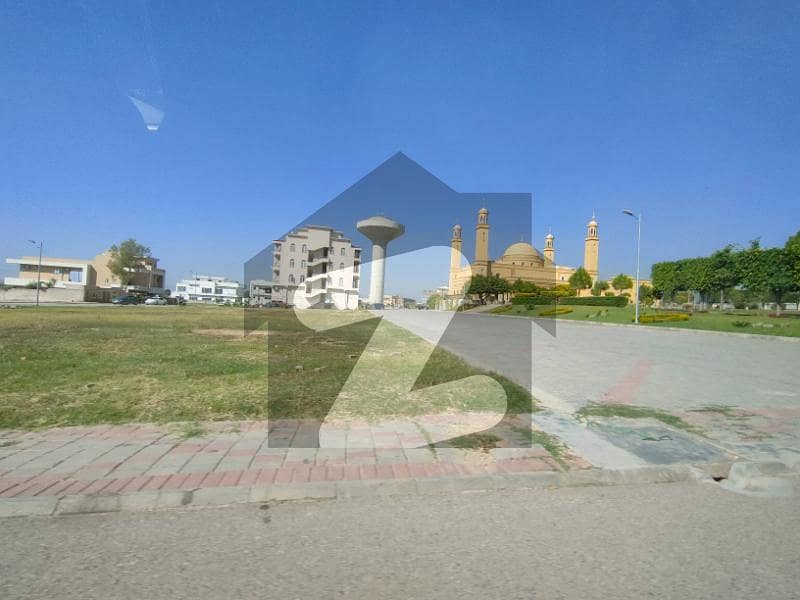10 Marla Plot Available For Sale In Taj Residencia