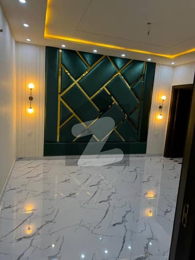 ایڈن ویلی فیصل آباد میں 4 کمروں کا 7 مرلہ مکان 4.1 کروڑ میں برائے فروخت۔