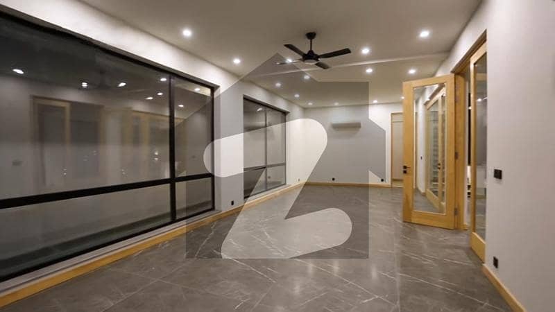 Stunning Ultra-Modern Brand New House With Swimming Pool Stunning Ultra-Modern Brand New House With Swimming Pool