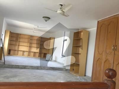 Big Front Prime Location Old House Is For Sale In F-7 Big Front Prime Location Old House Is For Sale In F-7