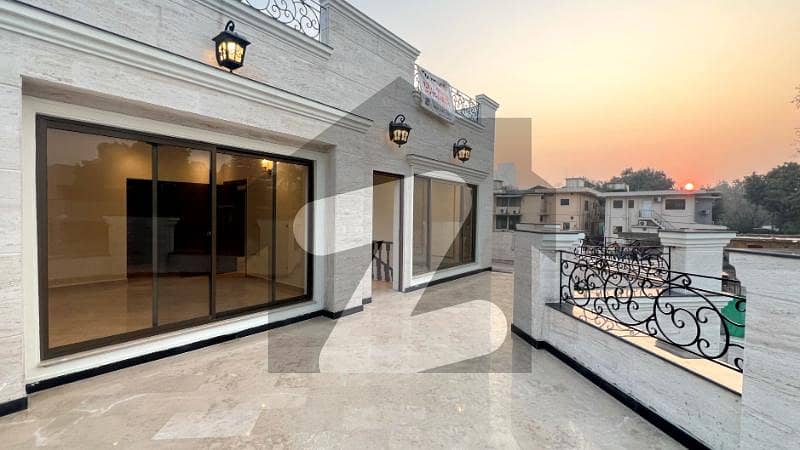 ایف ۔ 7 اسلام آباد میں 11 کمروں کا 2 کنال مکان 20.0 لاکھ میں کرایہ پر دستیاب ہے۔