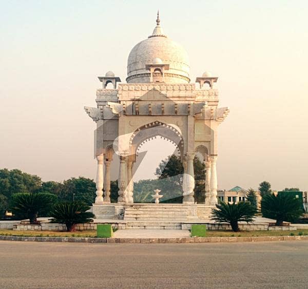 PLOT BEST FOR CONSTRUCTION AT FAISAL TOWN