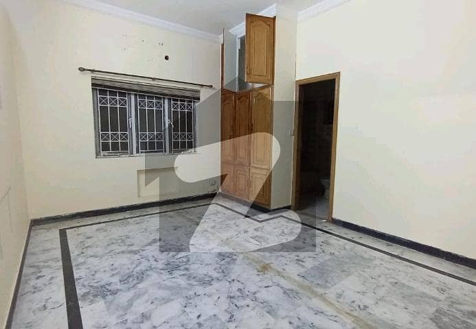 آئی ۔ 8/3 آئی ۔ 8,اسلام آباد میں 3 کمروں کا 14 مرلہ بالائی پورشن 1.8 لاکھ میں کرایہ پر دستیاب ہے۔ آئی ۔ 8/3 آئی ۔ 8,اسلام آباد میں 3 کمروں کا 14 مرلہ بالائی پورشن 1.8 لاکھ میں کرایہ پر دستیاب ہے۔