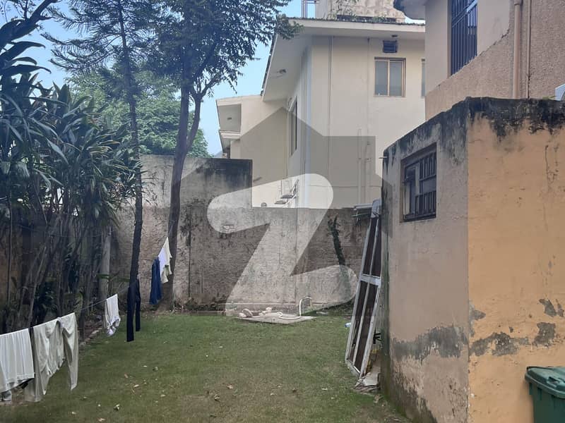 ایف ۔ 7/4 ایف ۔ 7,اسلام آباد میں 1 کنال مکان 27.5 کروڑ میں برائے فروخت۔ ایف ۔ 7/4 ایف ۔ 7,اسلام آباد میں 1 کنال مکان 27.5 کروڑ میں برائے فروخت۔