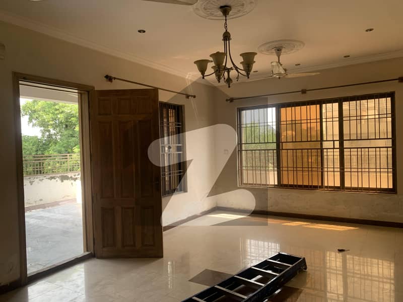 I. 8/ Upper portion Available For Rent I. 8/ Upper portion Available For Rent