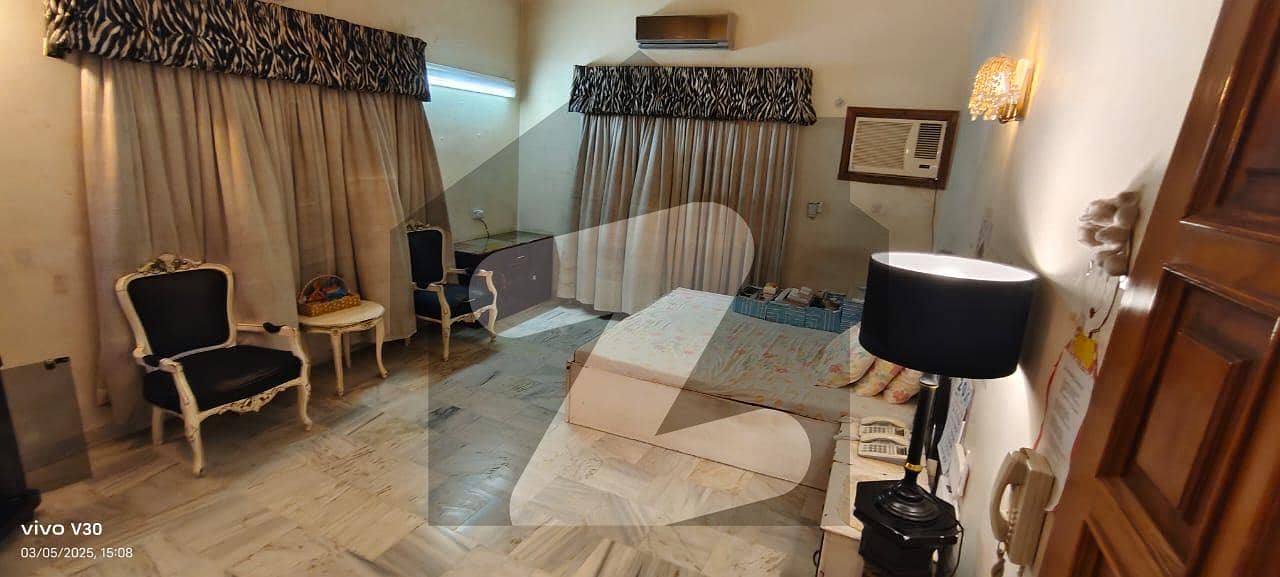 خیابانِ شہباز ڈی ایچ اے فیز 6,ڈی ایچ اے ڈیفینس,کراچی میں 4 کمروں کا 1 کنال مکان 10.5 کروڑ میں برائے فروخت۔