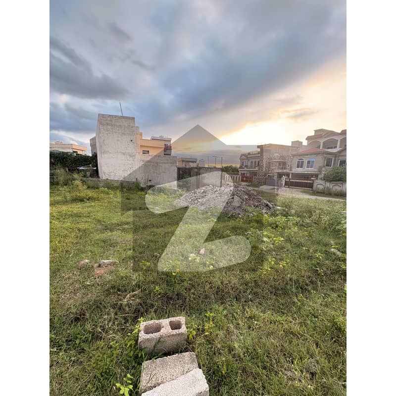 بنی گالہ اسلام آباد میں 5 مرلہ رہائشی پلاٹ 46.5 لاکھ میں برائے فروخت۔ بنی گالہ اسلام آباد میں 5 مرلہ رہائشی پلاٹ 46.5 لاکھ میں برائے فروخت۔