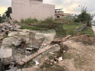 بنی گالہ اسلام آباد میں 6 مرلہ رہائشی پلاٹ 82.0 لاکھ میں برائے فروخت۔